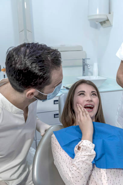 Best Emergency Dentist for Knocked-Out Tooth in Frostproof, FL
